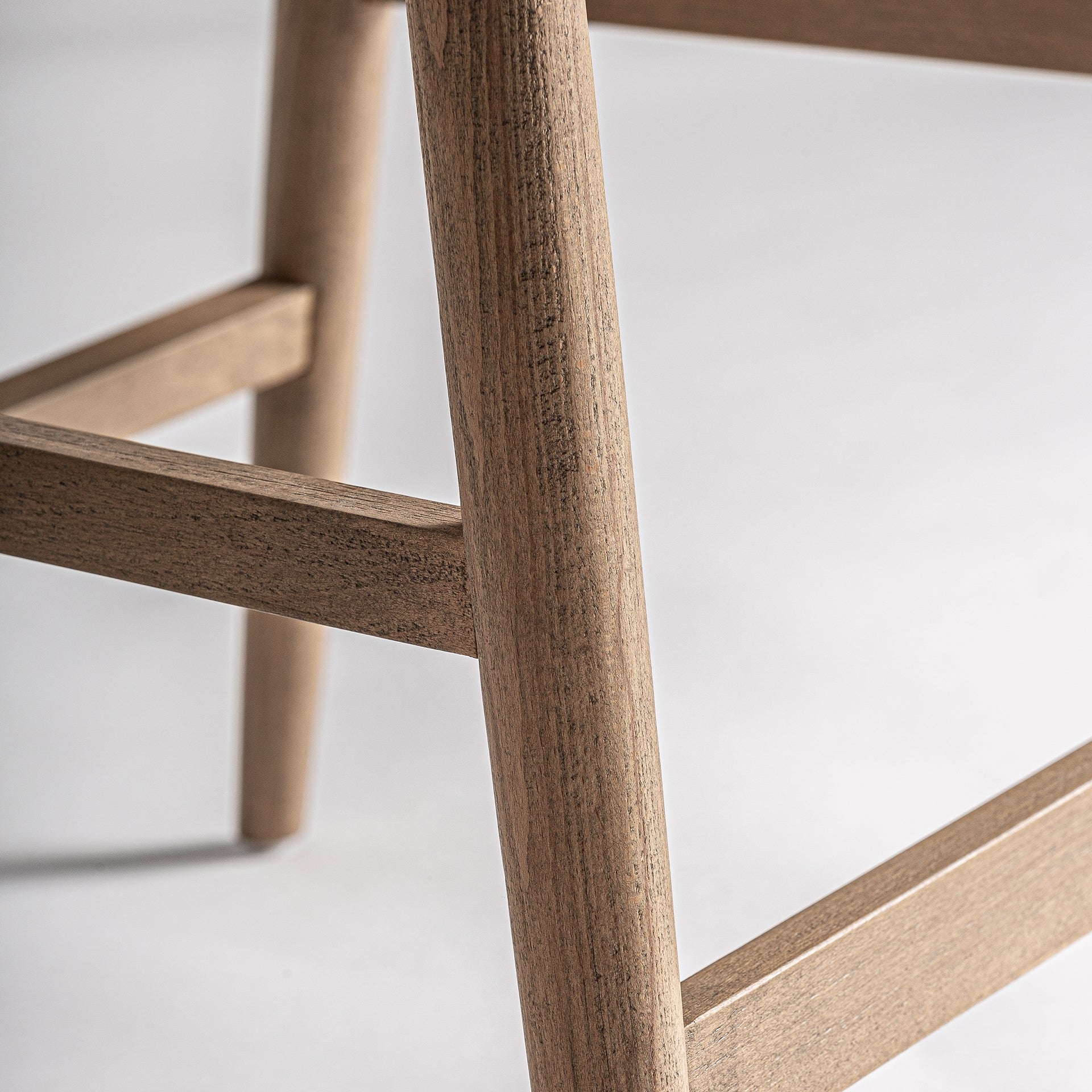 Barkruk DILBEEK beige met een beukenhouten basis