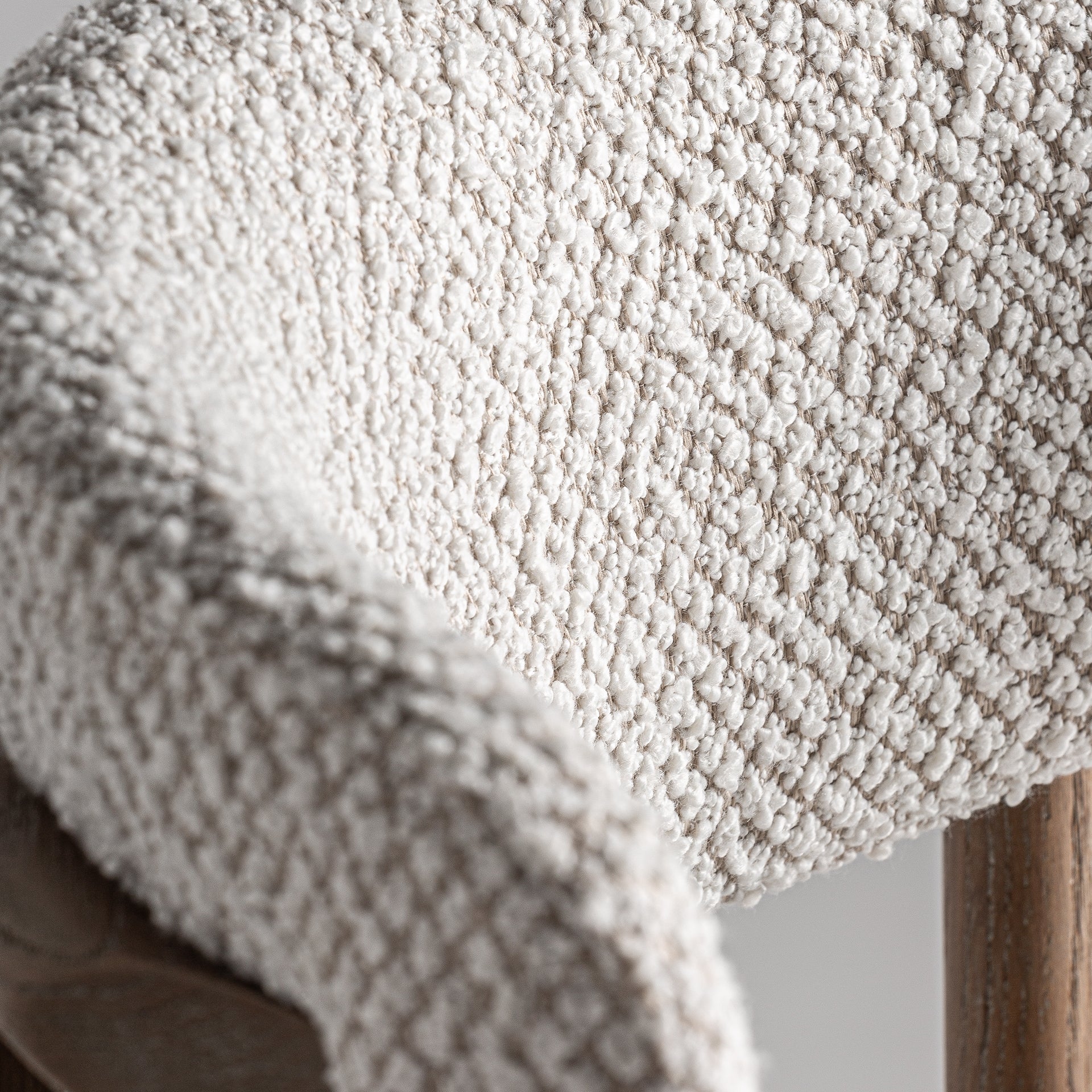 Hocker ERLEC lichtbeige met een donkere essen basis