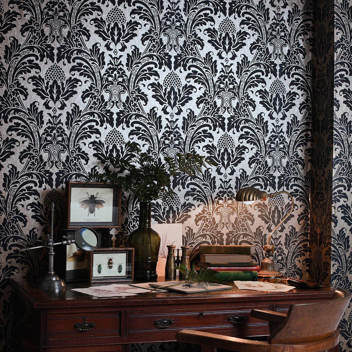 Metallic wallpaper with ornaments ALBEMARLE - Blake black on metallic gold