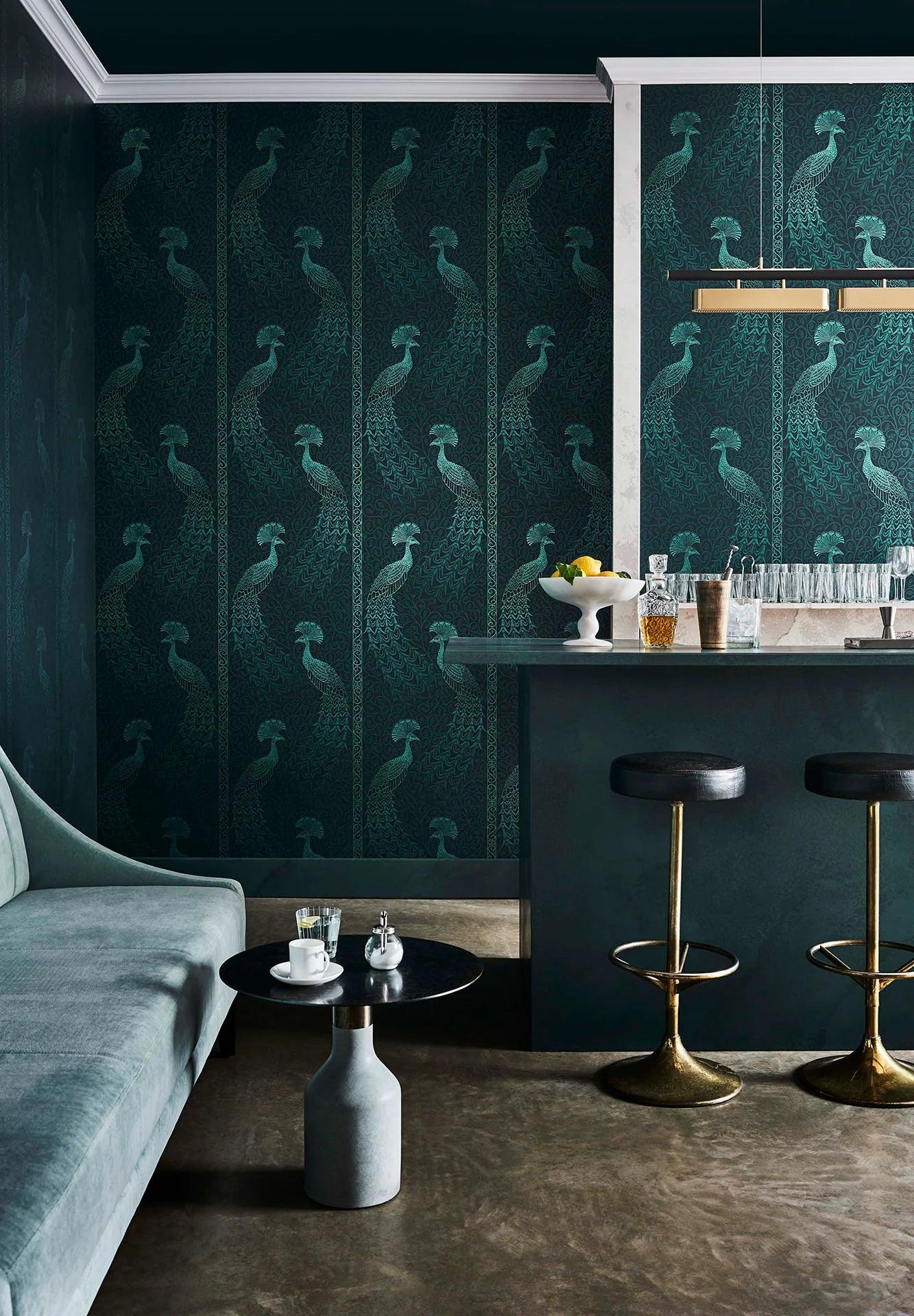 Metallic wallpaper with an animal motif of birds THE PEARWOOD COLLECTION - Pavo Parade gold on black