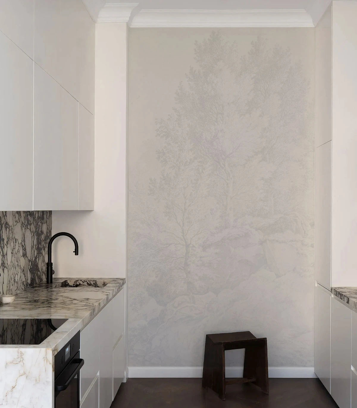 Behang met boomlandschap WHISPERING TREES BLAUW