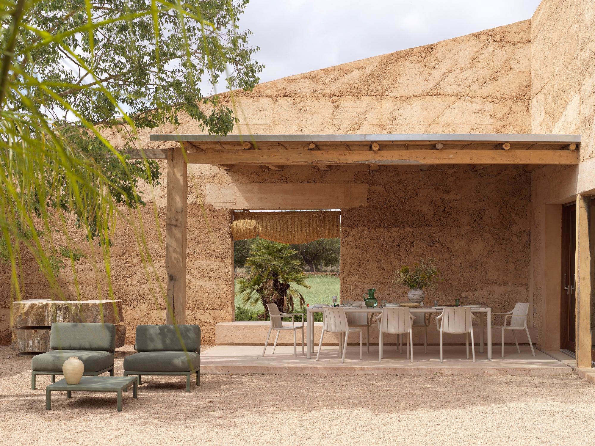 TEVERE Beige Extendable Outdoor Table