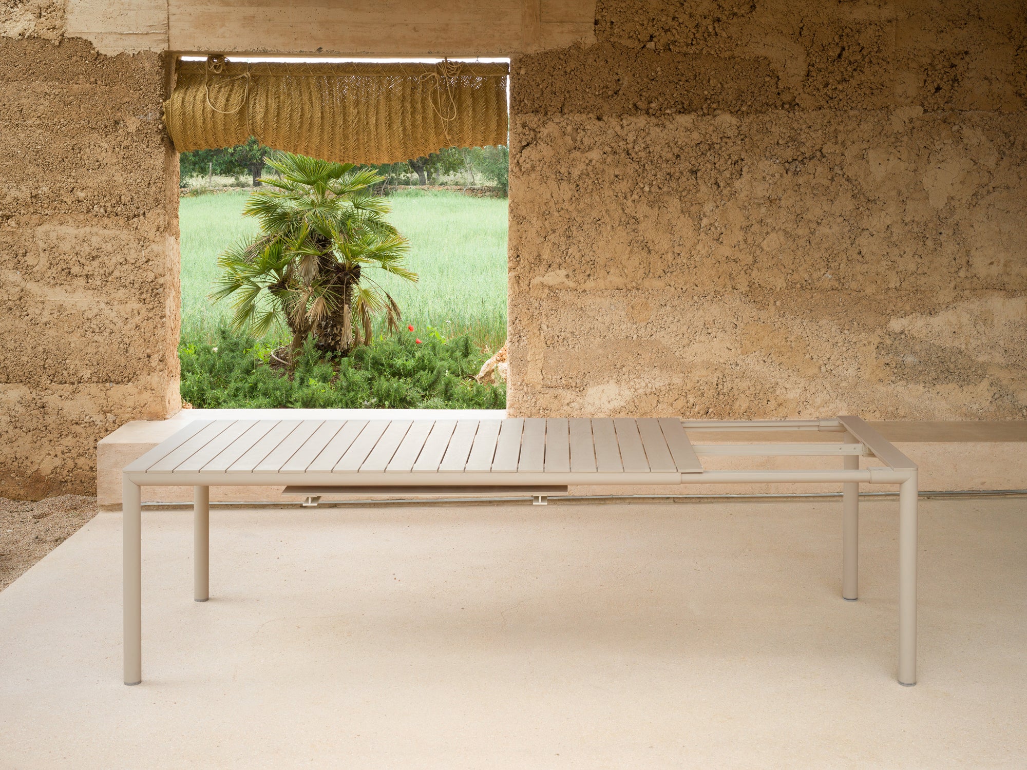 TEVERE Beige Extendable Outdoor Table