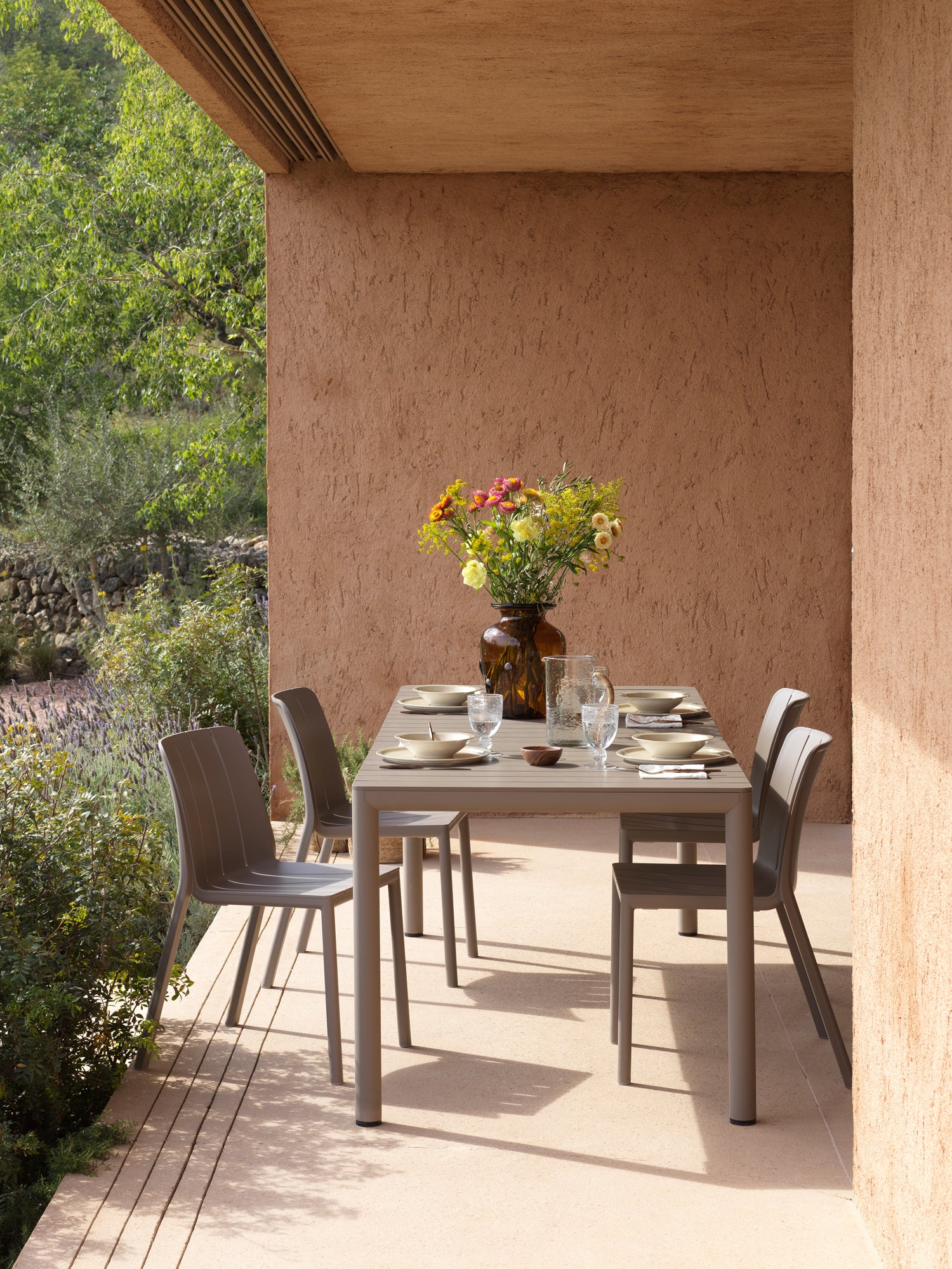 TEVERE taupe extendable outdoor table