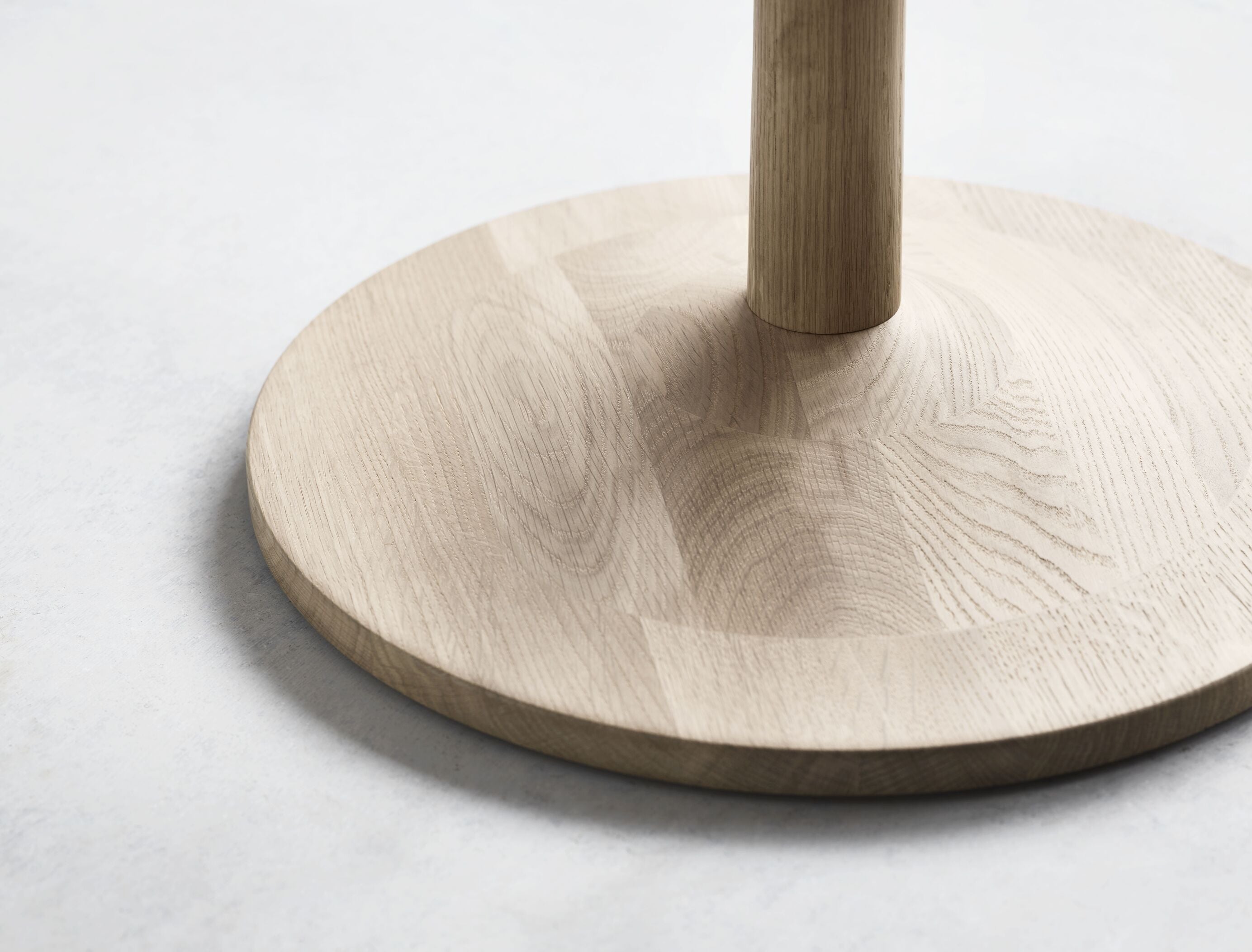 Ronde tafel TURNED gebleekt eikenfineer