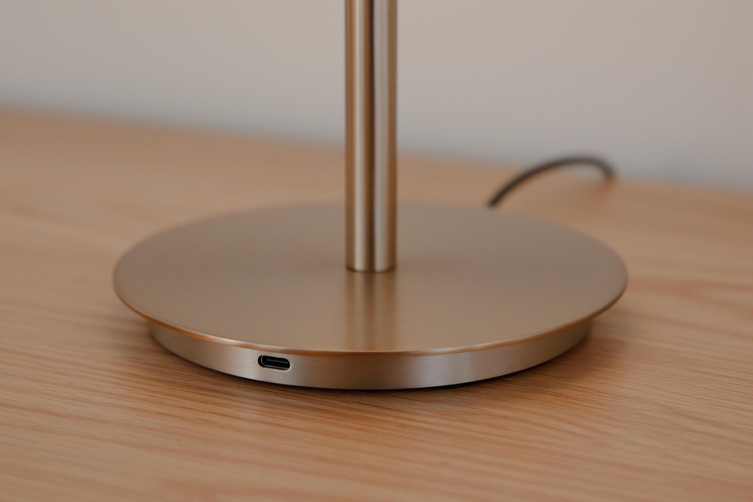 Tafellamp AUDREY wit met gouden inzetstuk