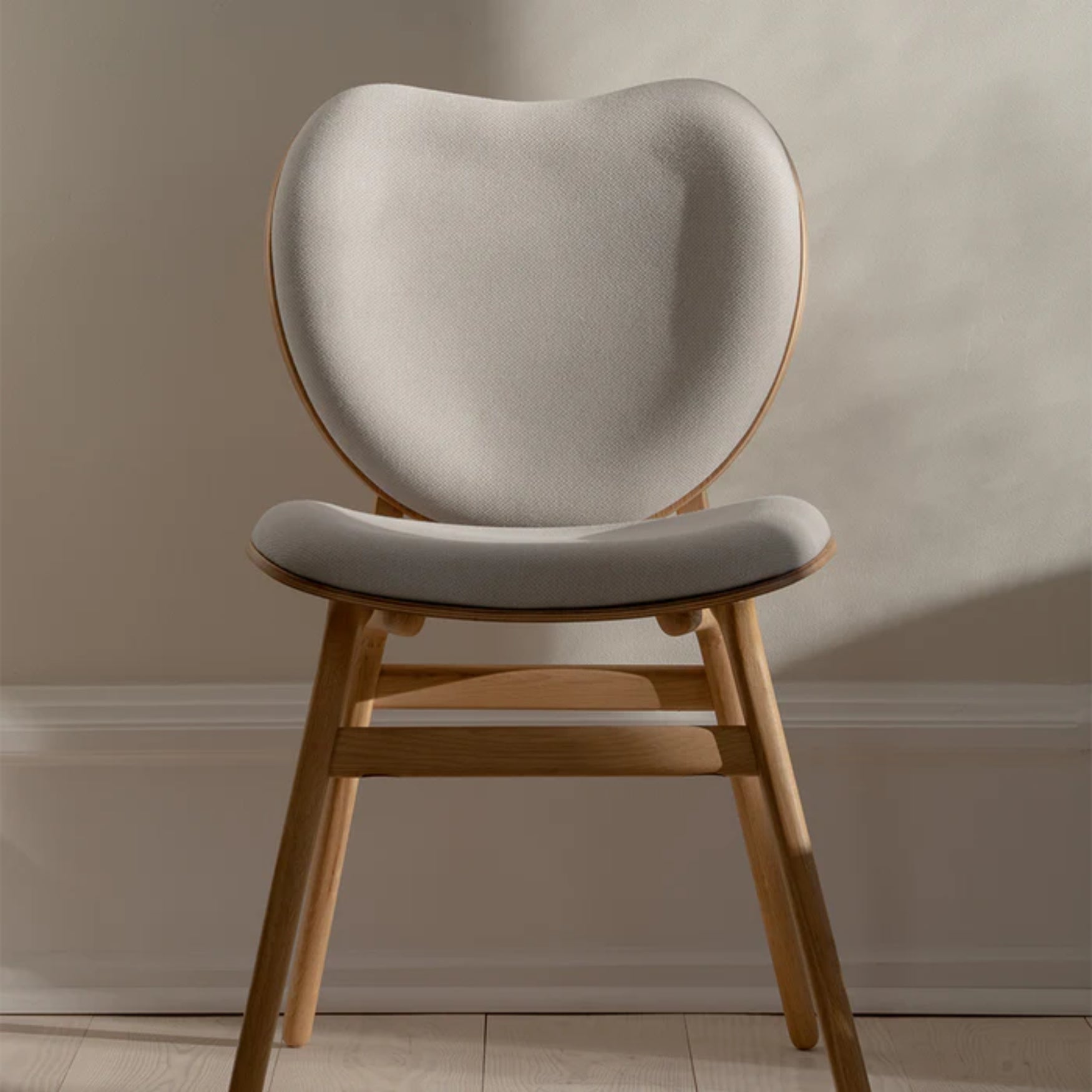 Stoel CONVERSATIE wit met eiken basis