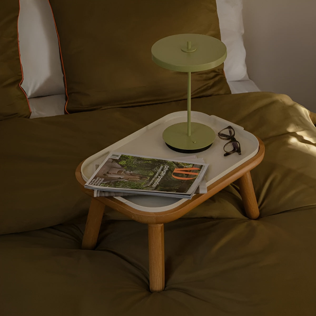 Couchtisch PAFF perlweiß mit Eichenbasis