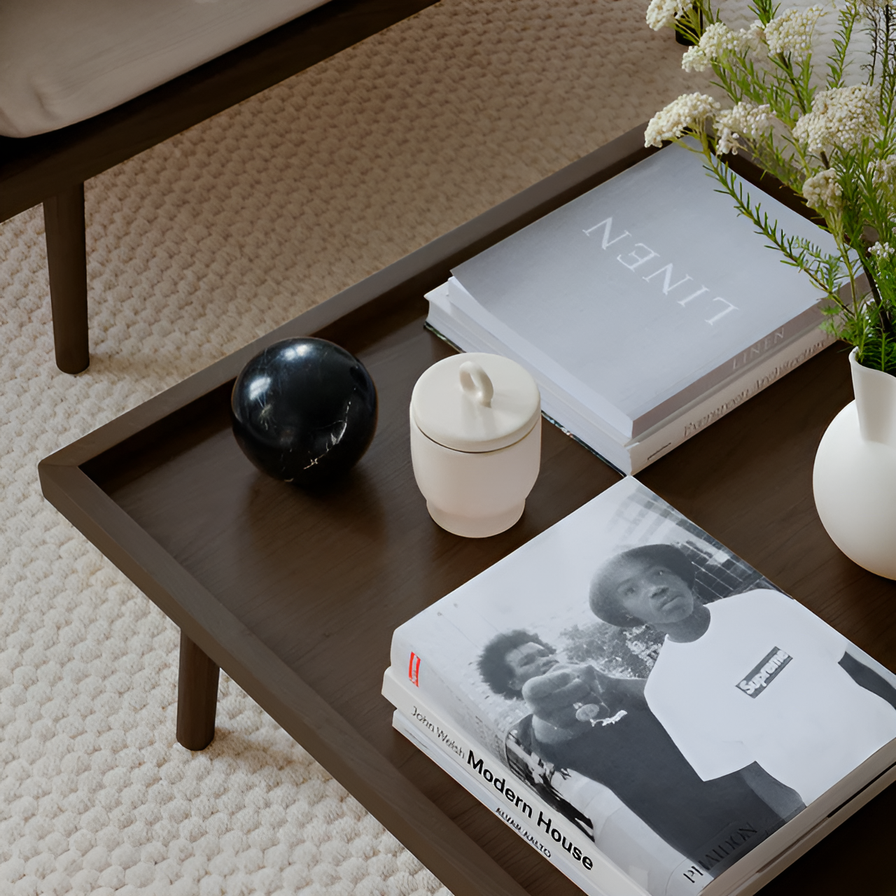 Pouf LOUNGE AROUND SHUFFLE gebrochenes Weiß mit dunklem Eichenfuß