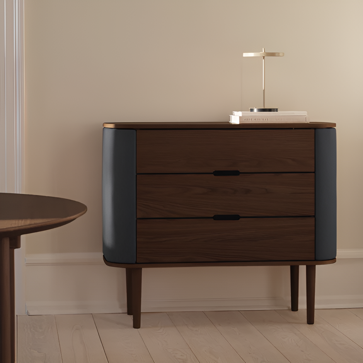 TREASURES kast donkergrijs met een donkere eiken basis