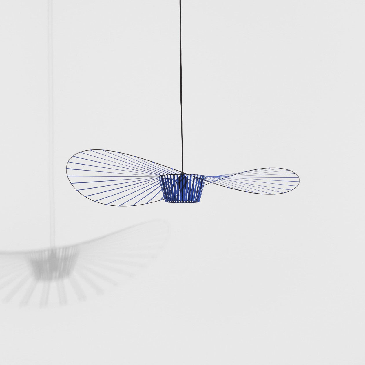 Lampa wisząca VERTIGO niebieski – Petite Friture