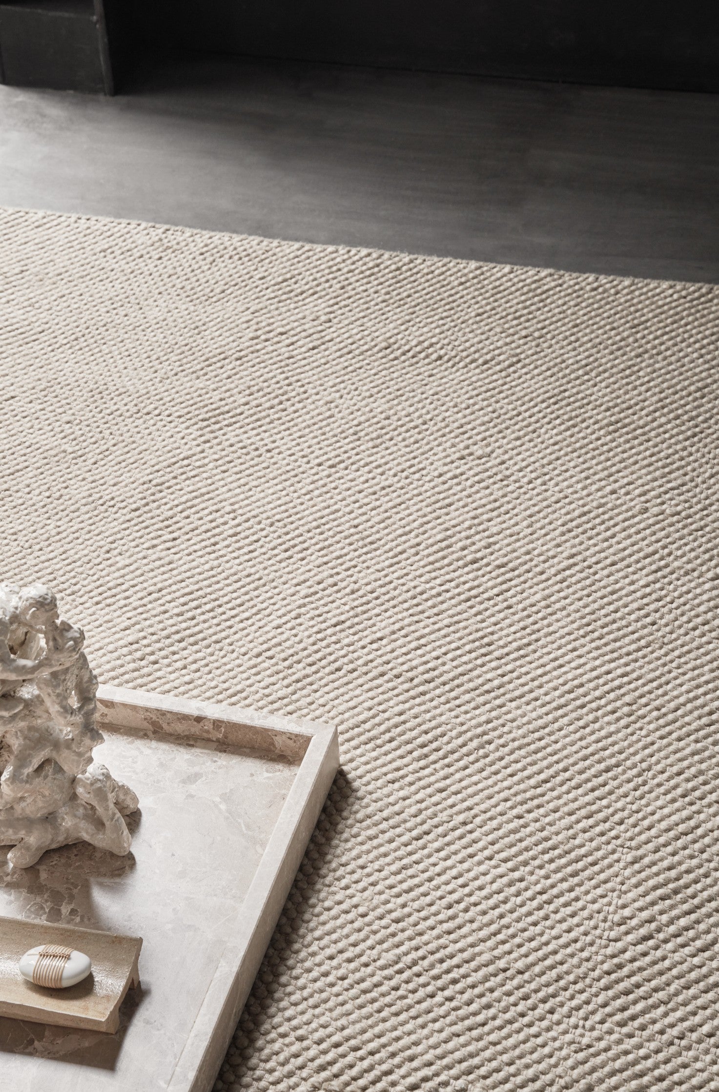 Dywan 143 beżowa wełna – styl minimalistyczny