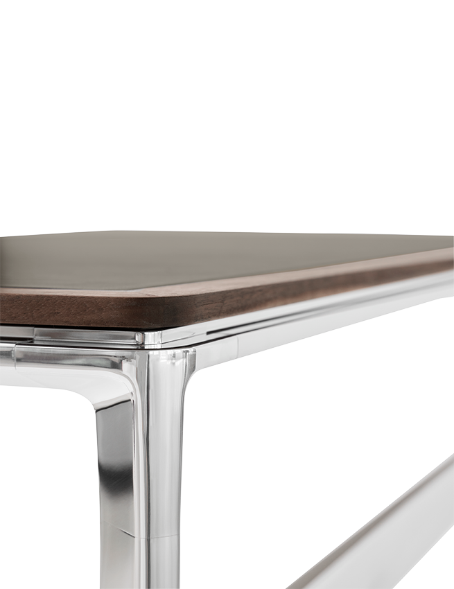 Bureau STUDIO groen leren blad met notenhouten frame en aluminium basis