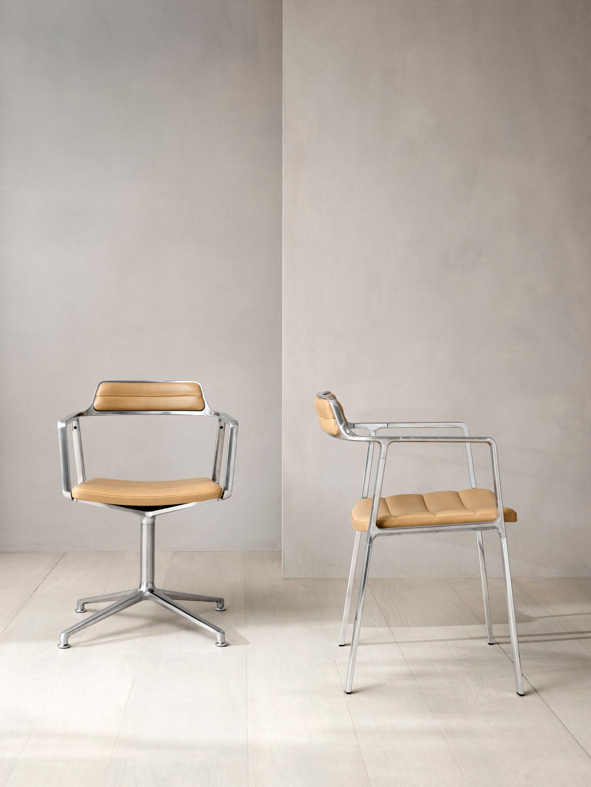 Bureau stoel 452 karamel leer met metalen basis