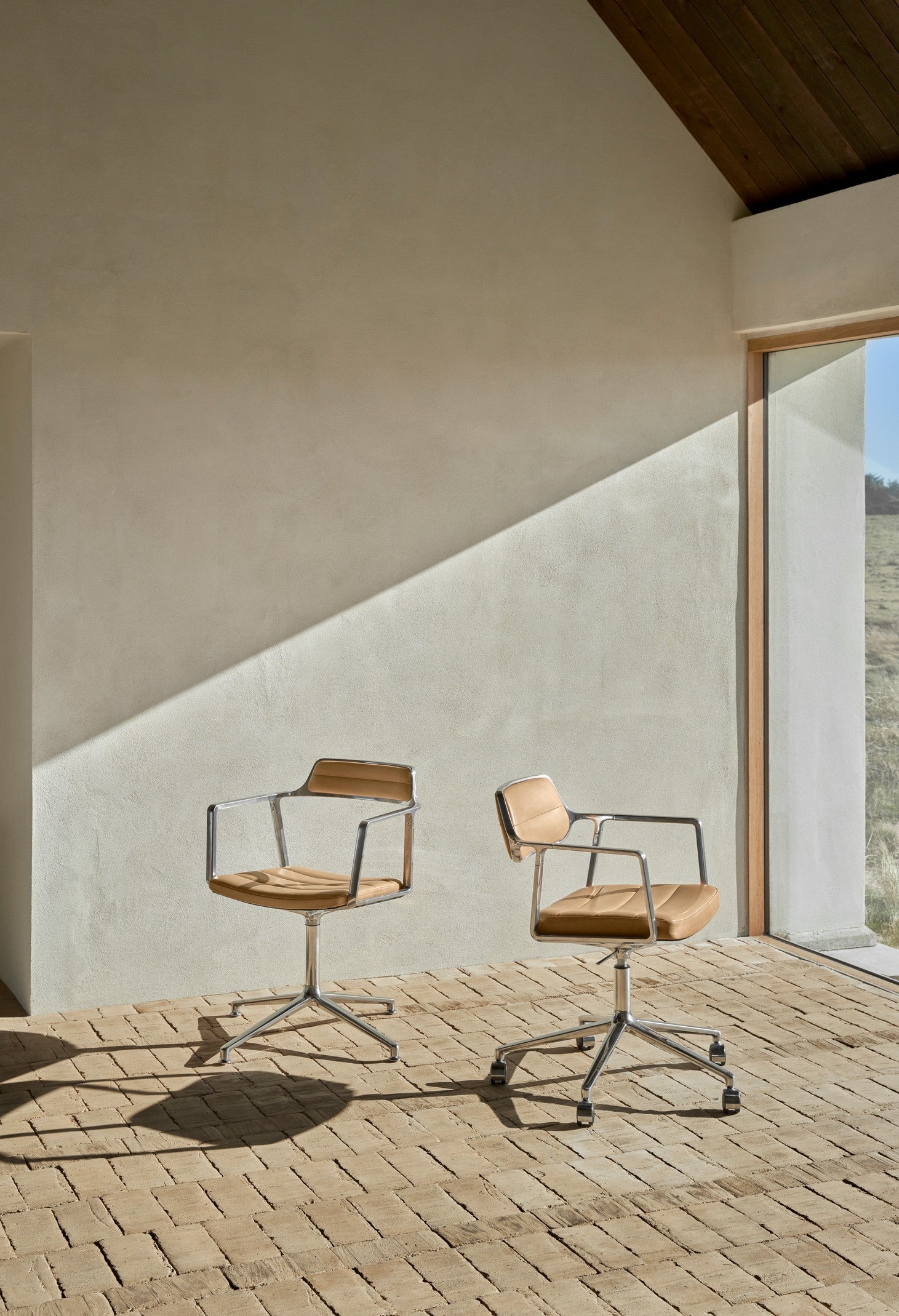 Bureau stoel 452 karamel leer met metalen basis