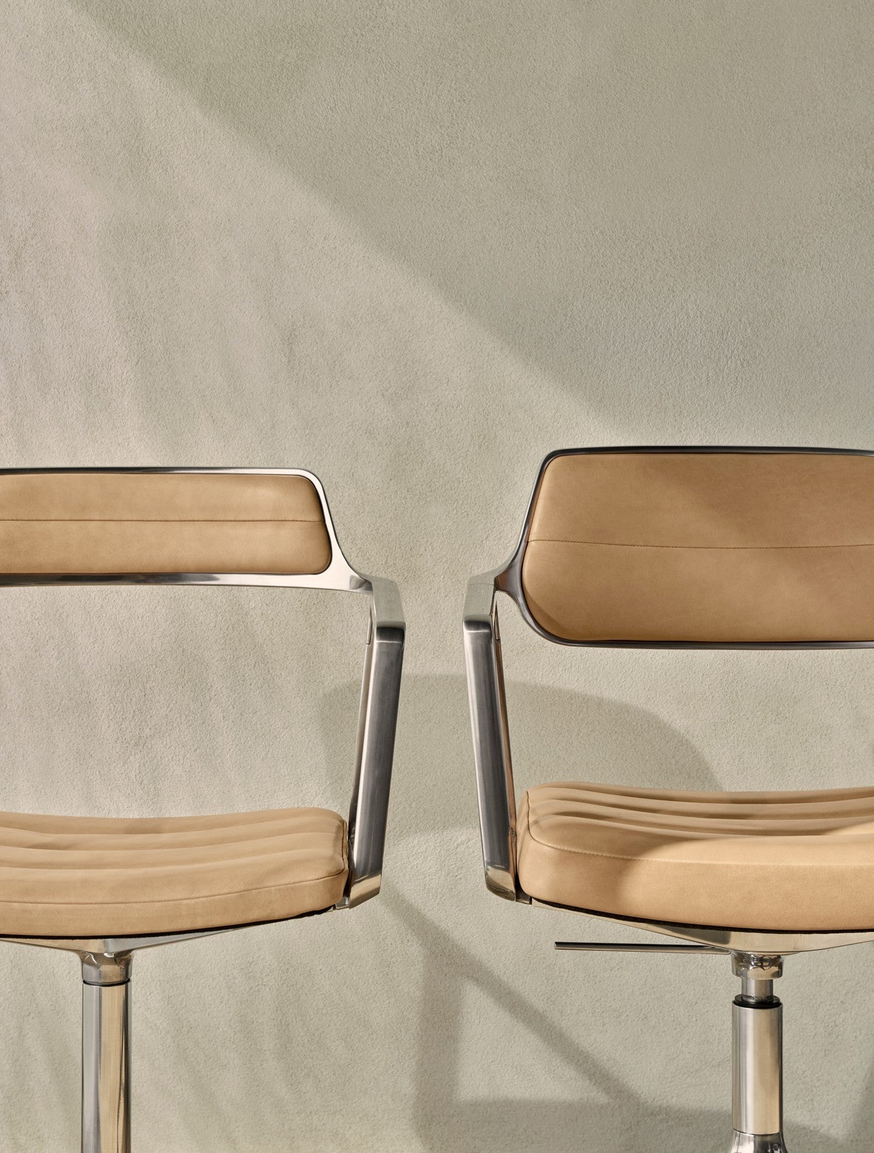 Bureau stoel 452 karamel leer met metalen basis