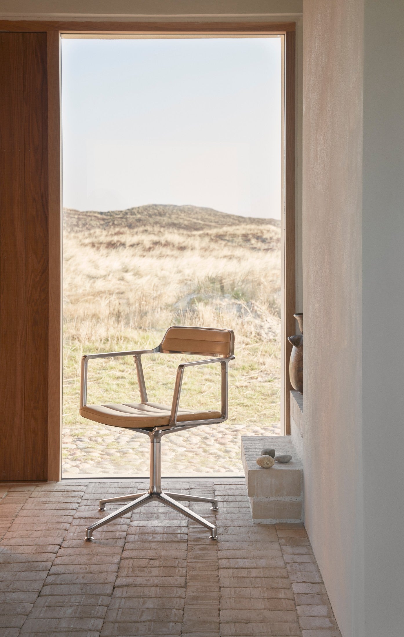 Bureau stoel 452 karamel leer met metalen basis