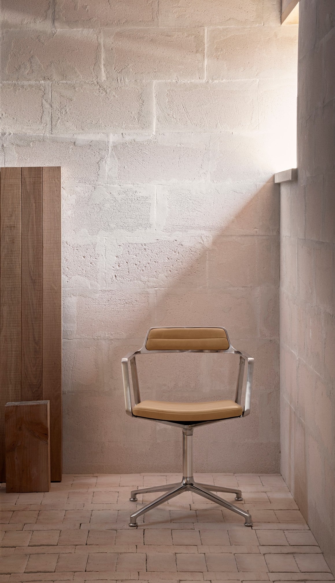 Bureau stoel 452 karamel leer met metalen basis