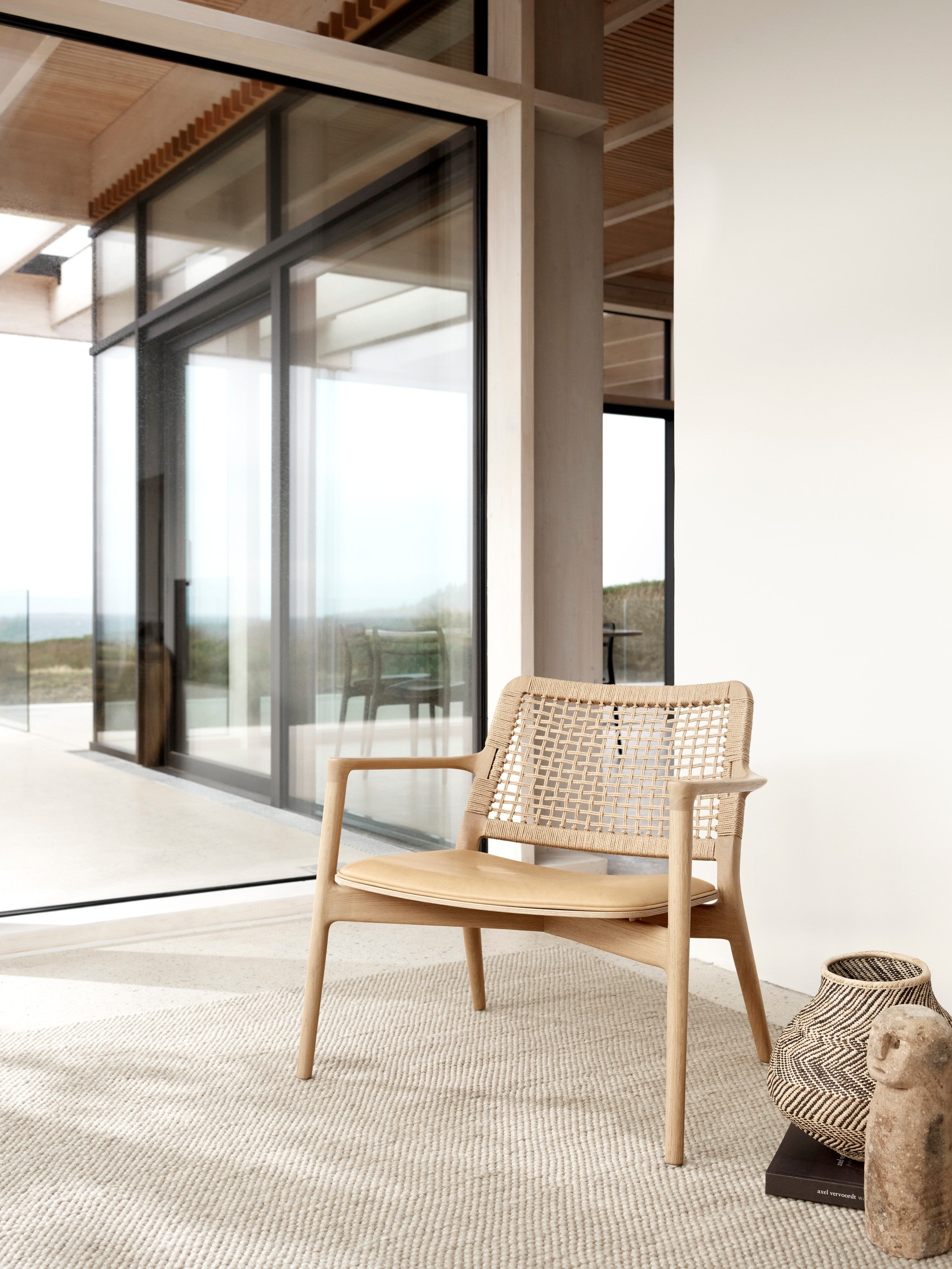 Fauteuil CABIN karamelkleurig leer met lichte eiken basis [Antonina] [Amelia spr]