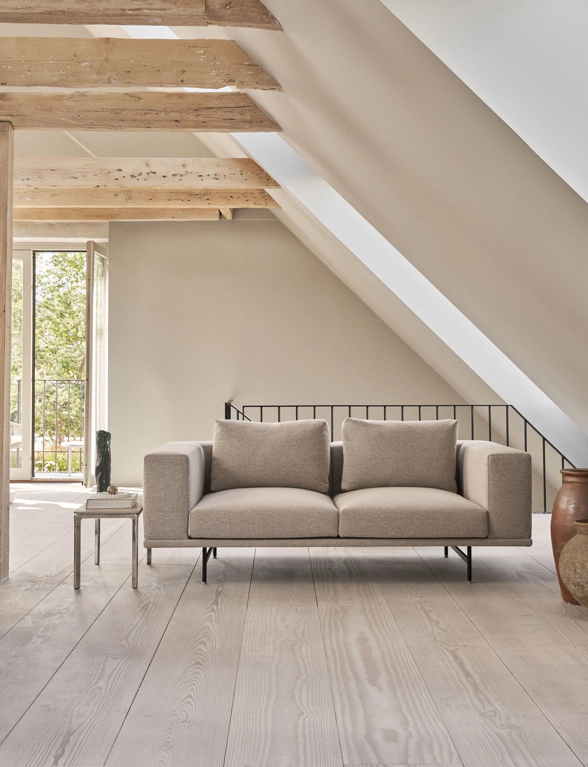 Sofa 2-sitzig LOFT braun Boucle mit Stahlbasis