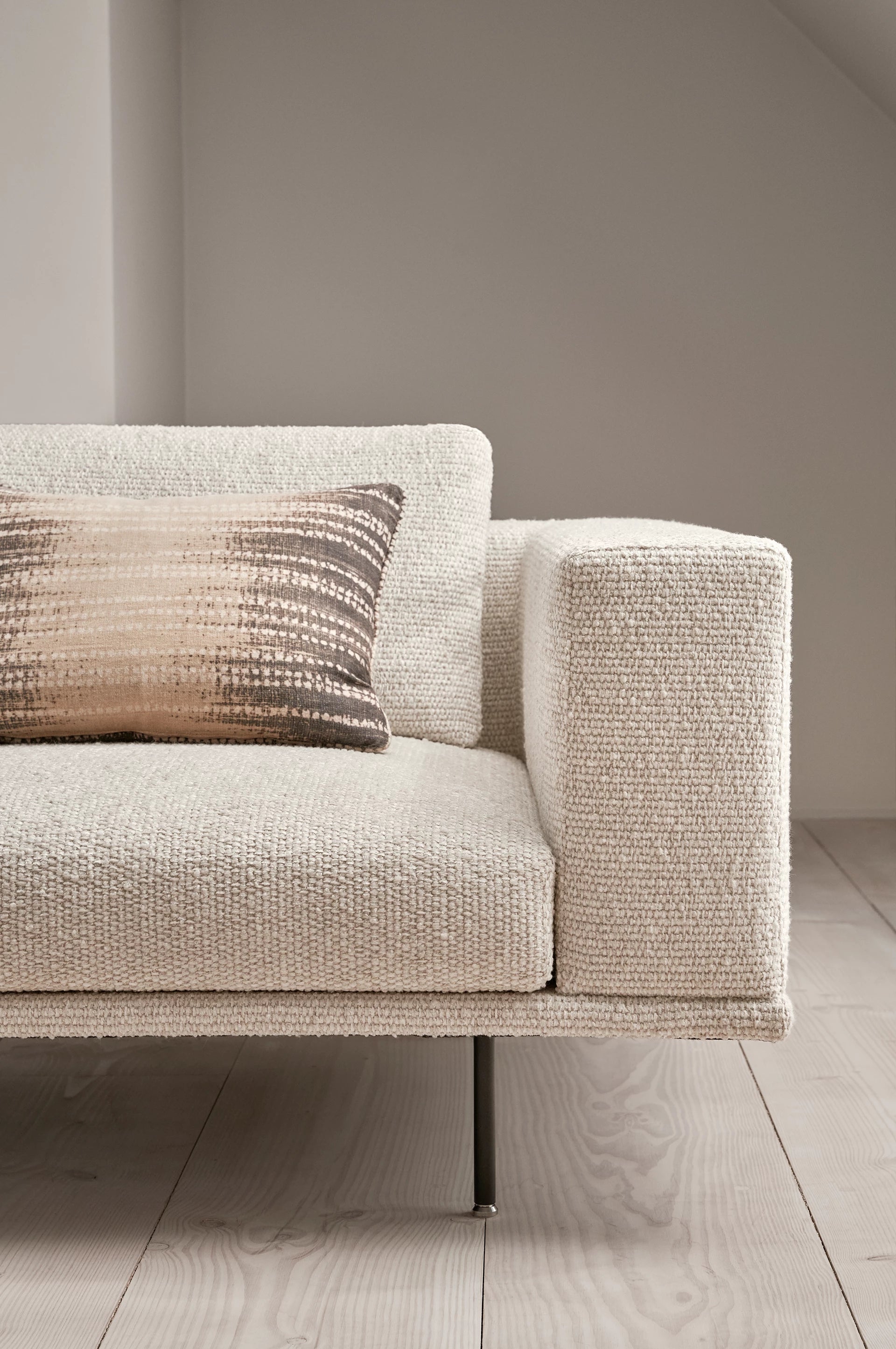 Sofa 3-zits LOFT bruin boucle met zwarte basis