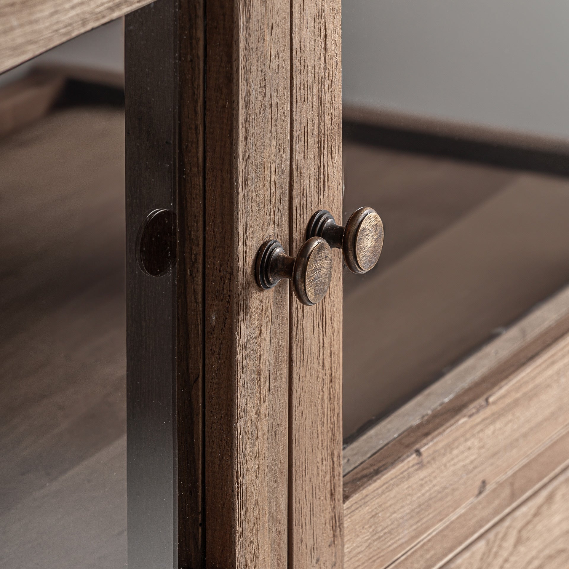 Witryna HELMOND gerecycled hout