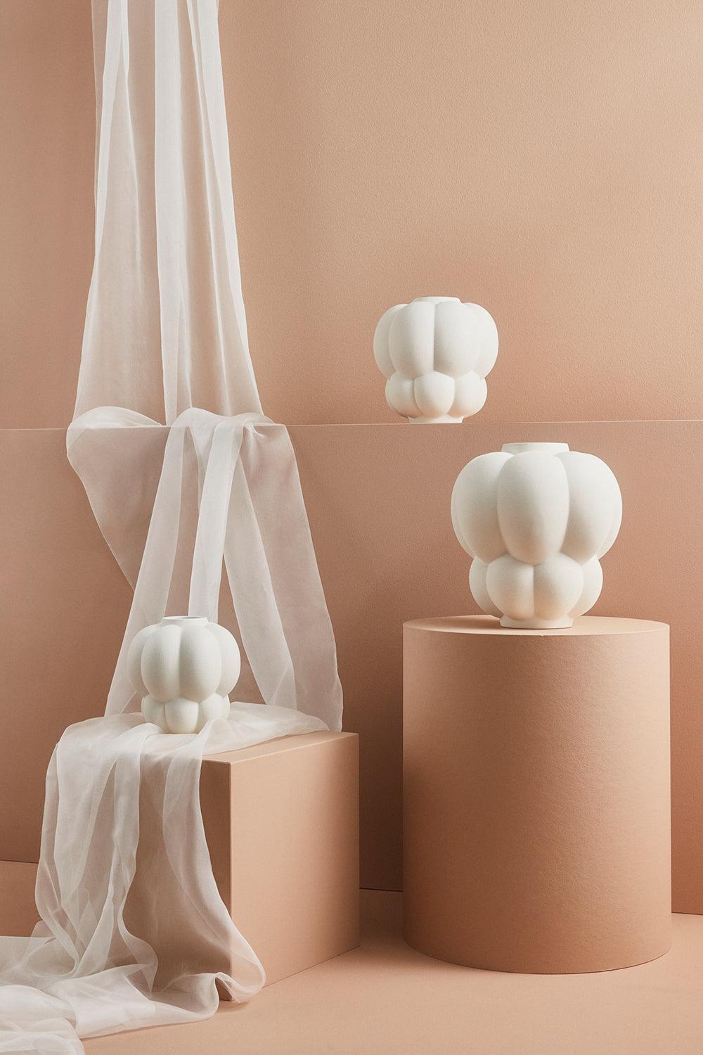 Wazon UVA biały AYTM    Eye on Design