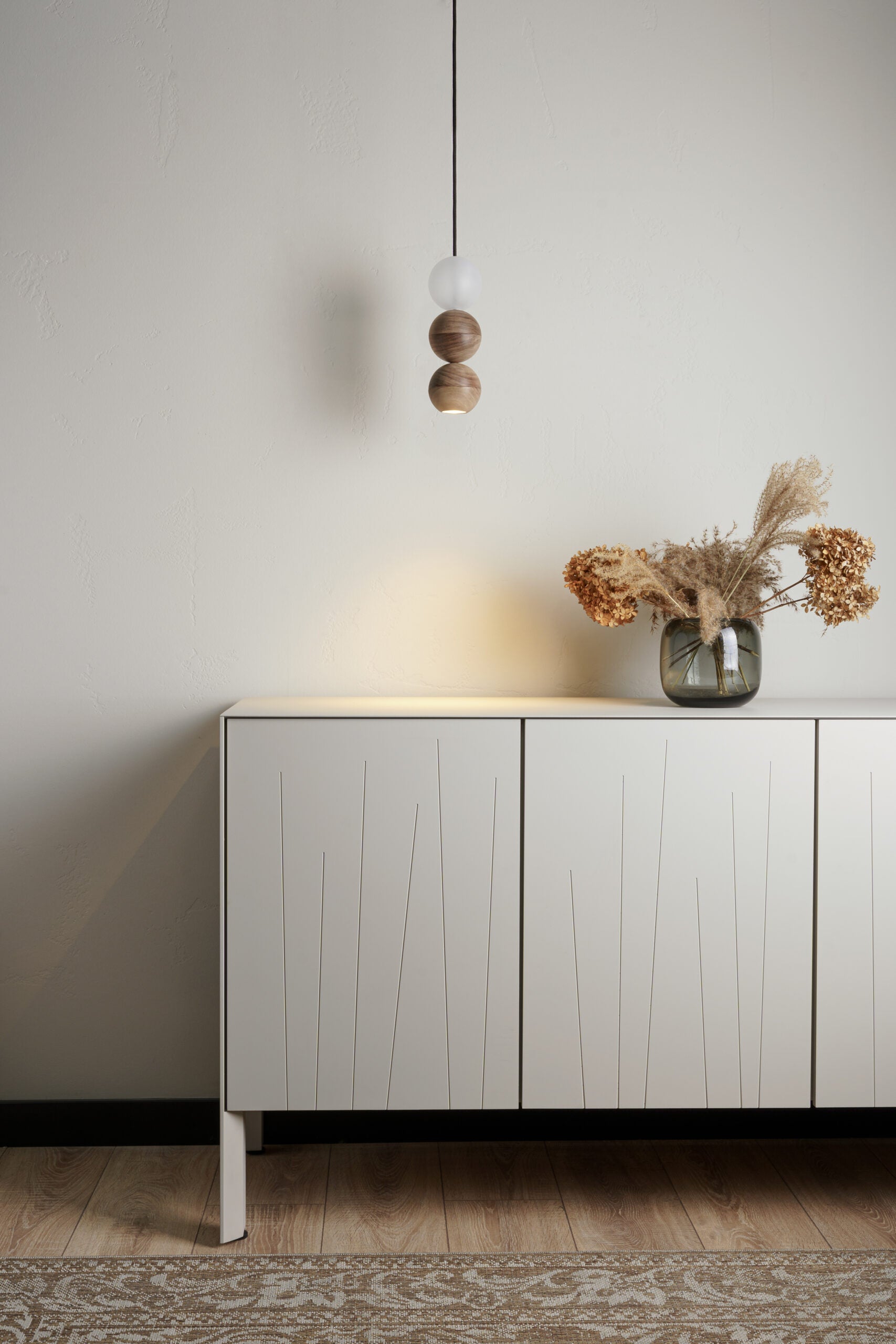 Lampa wisząca WOODOO GLASS lite drewno orzechowe