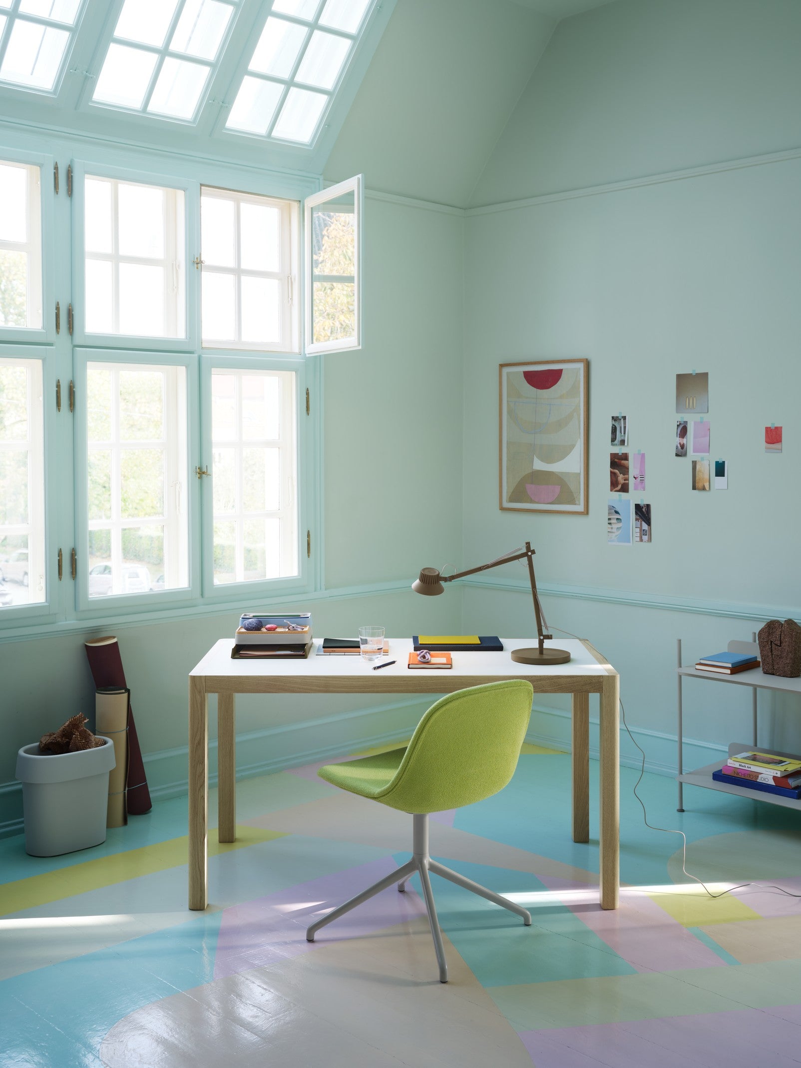 Tafel WORKSHOP grijs linoleum met eiken basis