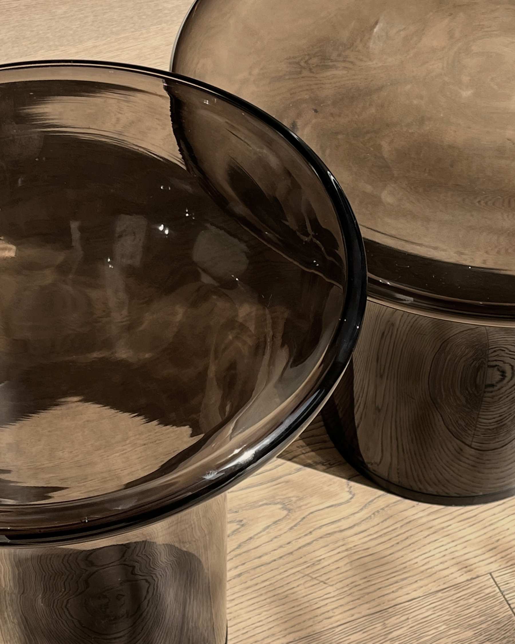 Bijzettafel TRUMPET gerookt glas