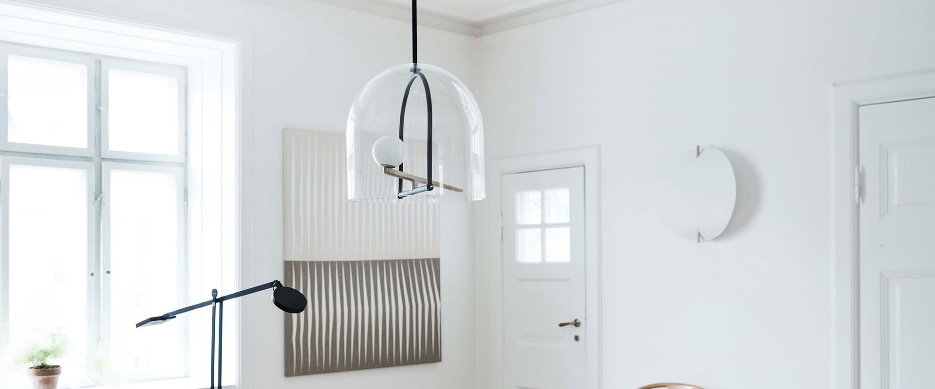 Hanglamp YANZI zwart met goud en glazen kap