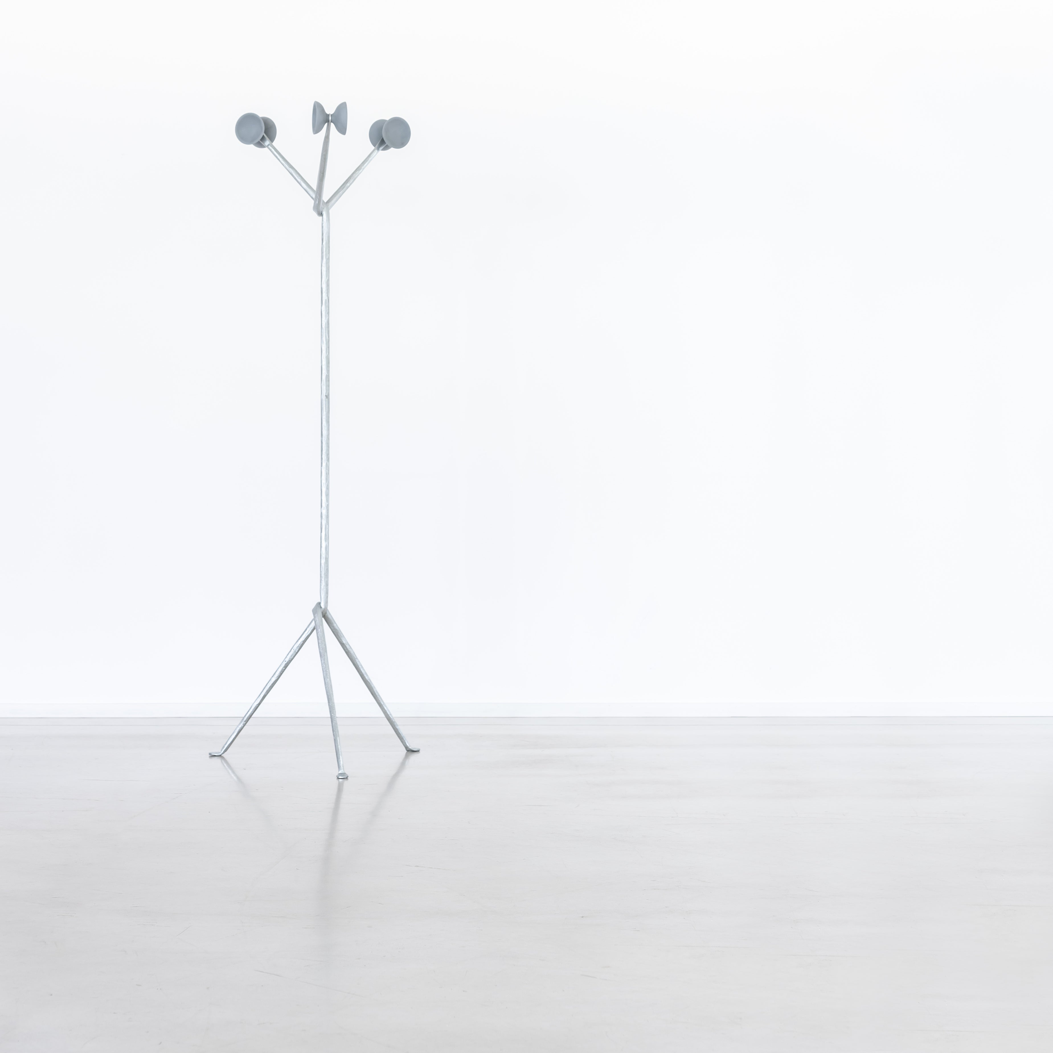 Stojak na płaszcze OFFICINA czarny i czarny Magis    Eye on Design