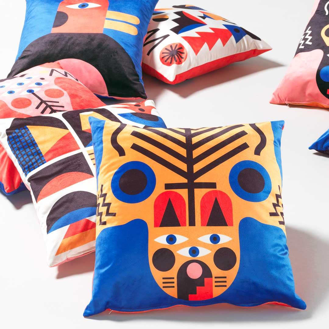 Poduszka dwustronna FACE Qeeboo    Eye on Design